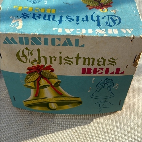 Vintage 🎉HP🎉 Christmas Bell 1960’s musical Christmas bells in the original box. - Picture 3 of 9